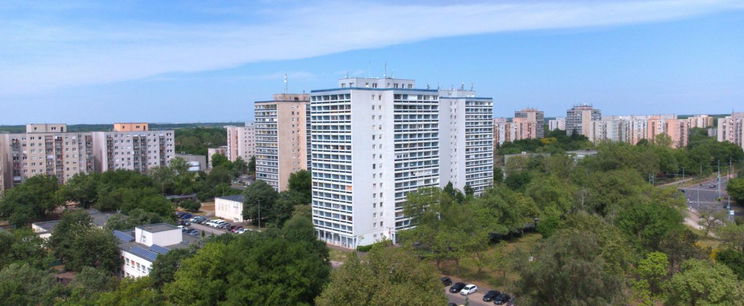 Megtiltották a beköltözést egy magyar emeletes ház legfelső emeletére, az ok rendkívüli