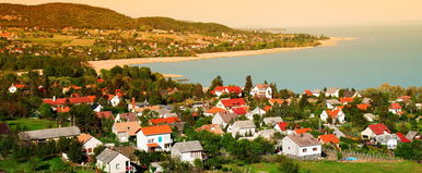 Ennek nem fognak örülni a Balatonra igyekezők: teljesen felborult nyár végéig a megszokott rend