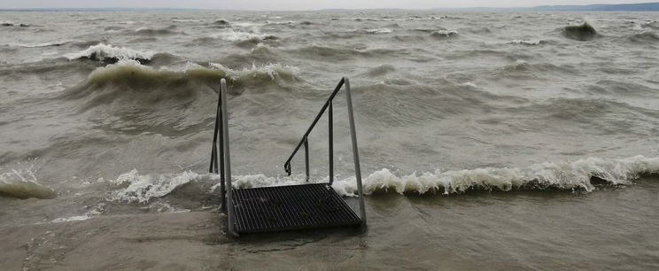 Kiöntött a Balaton, váratlan csapadék zóna száguldott a térképre - Időjárás-jelentés