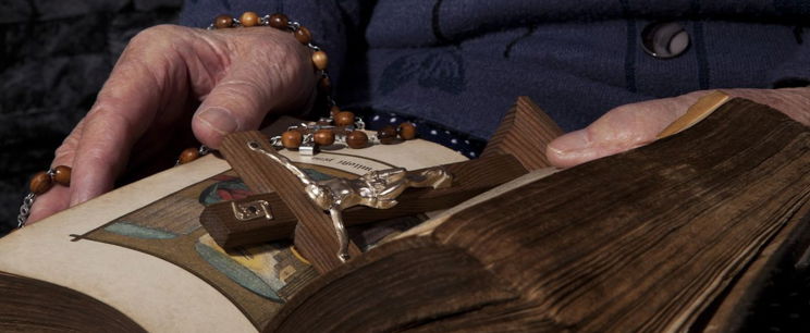 Ráeresztették a mesterséges intelligenciát a Bibliára, döbbenetes dolgot fedezett fel