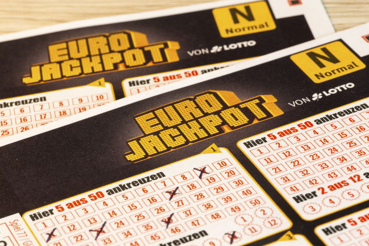 Eurojackpot: kolosszális összeg, több, mint 10 milliárd forint volt a tét, bérelt helye lesz a győztesnek a jövő évi Forbes magazinban