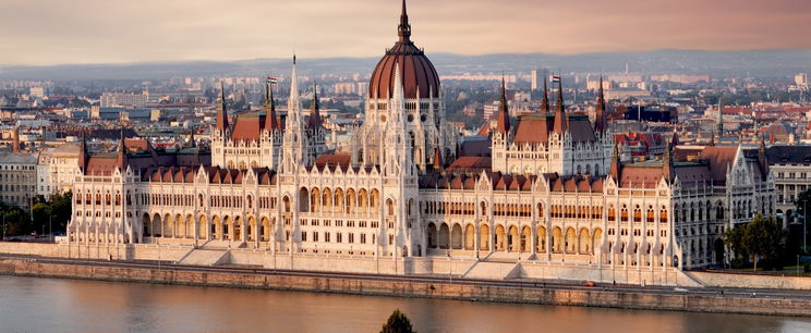 Három méterrel alacsonyabb lett az Országház, képek is készültek a kicsinyítésről