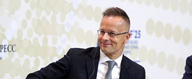 Ütős produkció Szijjártó Pétertől, ez a csomagtartós előadásra is köröket ver