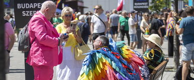 Olyan felirat tűnt fel a Budapest Pride-on a tömegben, amit sokan nem mertek megmutatni