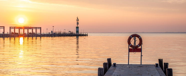 Életveszélyes dolgot művelnek a gyerekek a Balaton partján, azonnal szólj ha ezt látod