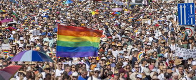 Kész, Bruti eldöntötte a Pride-vitát, a rendőrség köpni-nyelni nem tud