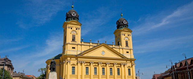 Teljesen kiakadt Debrecen polgármestere, lefilmezett valamit egy lakó az ablakából