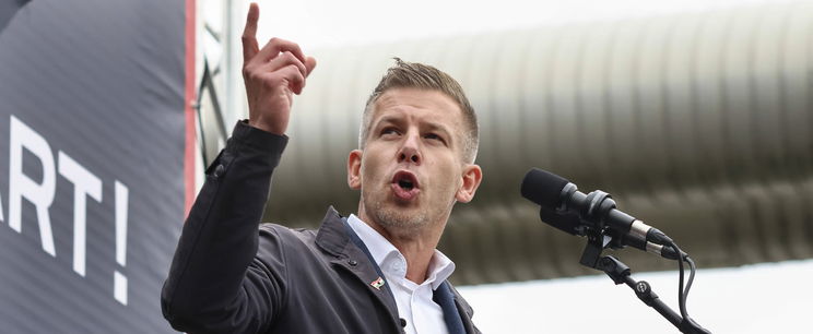 Óriási baki történt Magyar Péter rendezvényén? Hirtelen szólalt meg az oda nem illő magyar sláger