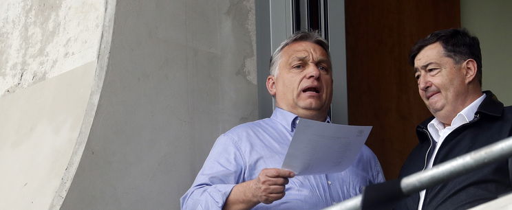 Élő adásban kértek bocsánatot Mészáros Lőrinctől, felülről jöhetett az utasítás?