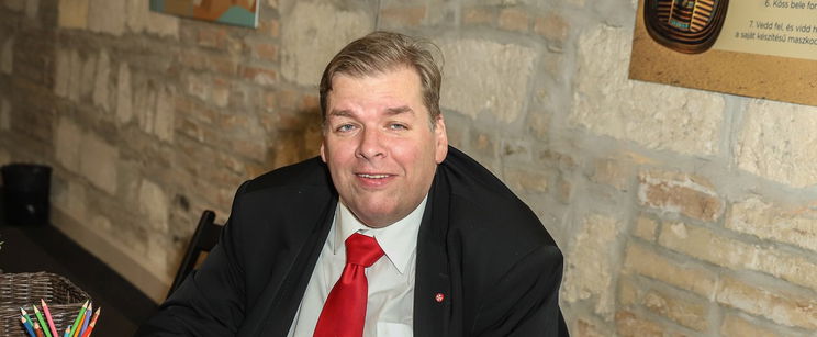 Teljesen kiakadt egy kórházi dolgozó Schmuck Andor halálán, durva részletet árult el