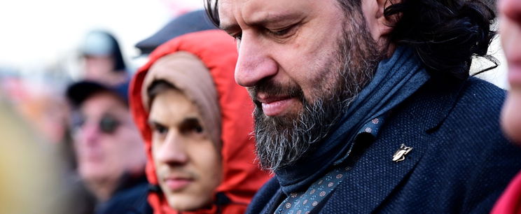 Megtalálták Puzsér Róbert érettségi tablófotóját, 18 évesen így nézett ki a kritikus