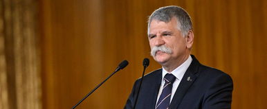 Nem akárki írt oda Kövér László levágott bajszos képe alá, brutális komment érkezett