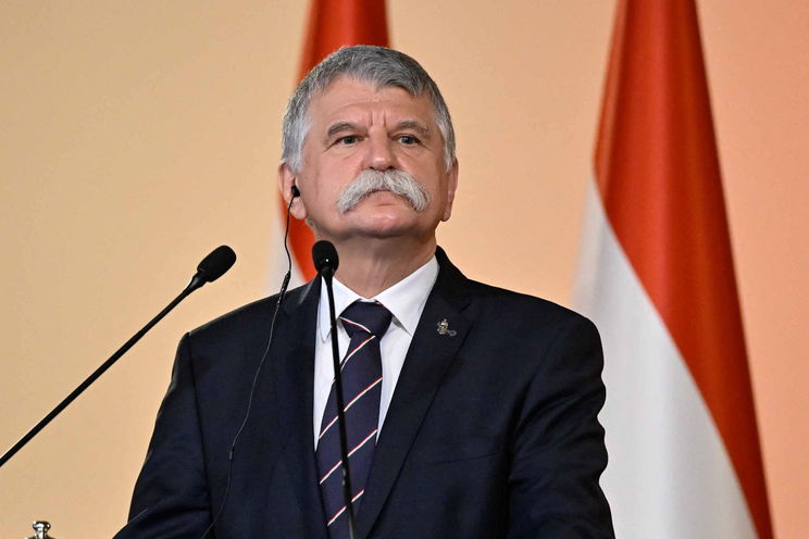 Lebuktatták Kövér Lászlót, ezért vágta le a bajuszát