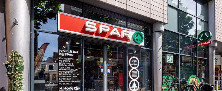 Teljesen megőrült a Spar? Különös felirat jelent meg az akciós újságjukban, már több ezren indítottak rohamot