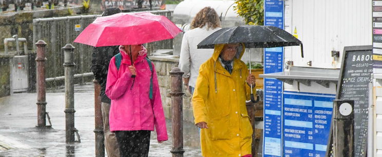 15 vármegye már narancsban, zúdul a csapadék, jégesővel, elképesztő mi vár ránk a hétvége első napján? Részletes időjárás-előrejelzés