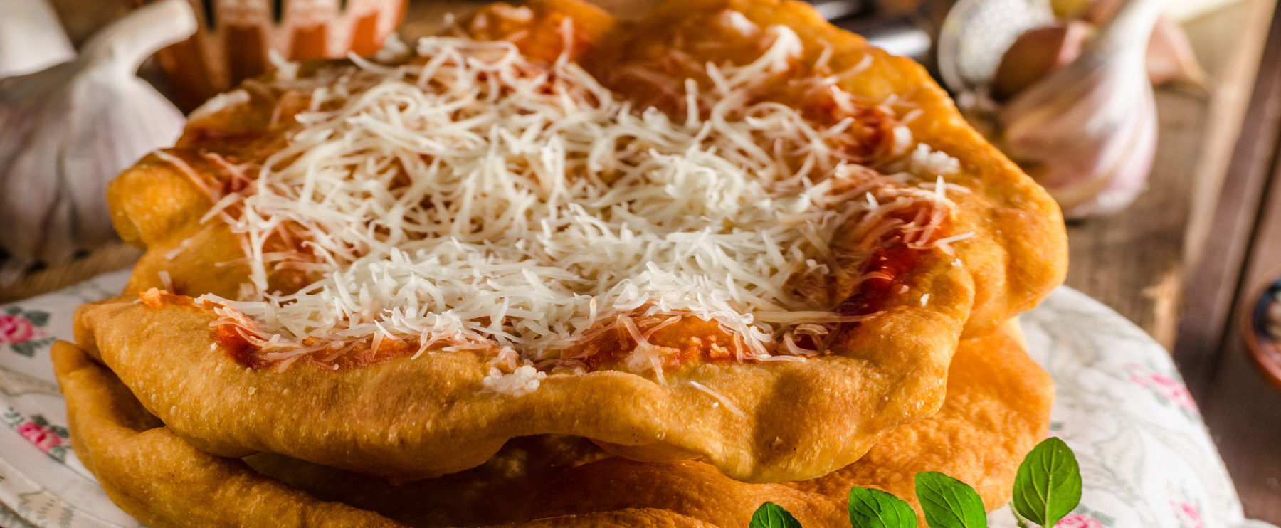 7490 forintos lángos árral sokkolják a vendégeket, durván kiosztották a büfét