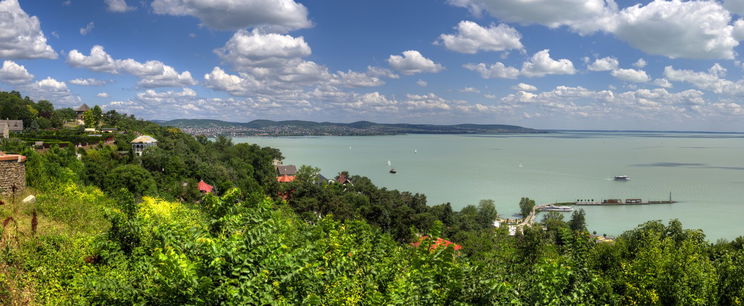 Rettegnek az emberek a Balatonnál, az utcákon randalíroznak, temetőket dúlnak fel ezek a lények