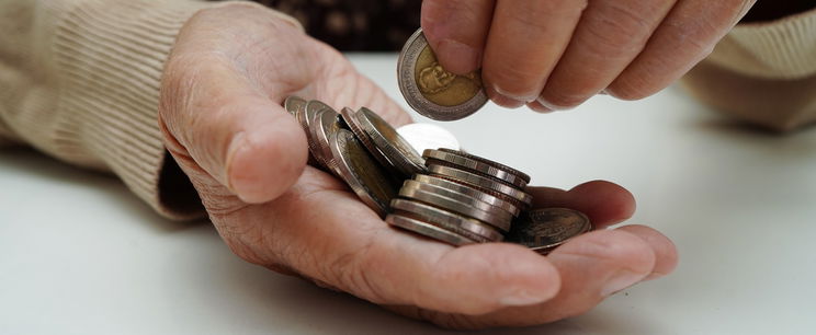 Rossz hír a nyugdíjasoknak, néhányan sokkal előbb kapnak pénzt, a többiek várhatnak a kifizetésre
