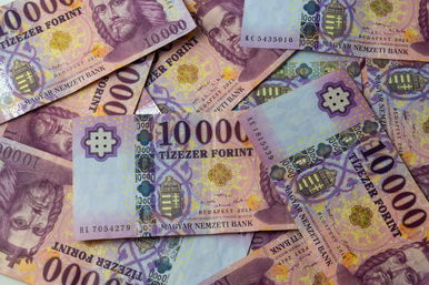 Dupla pénz jön augusztusban: kiderült mikor számíthatunk pénzesőre
