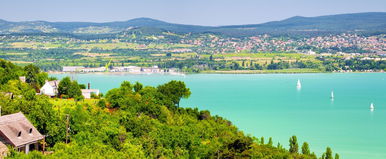 Világsztár színészpár bukkant fel a Balatonnál, a kocsijuk lebuktatta őket, hiába álcázták magukat