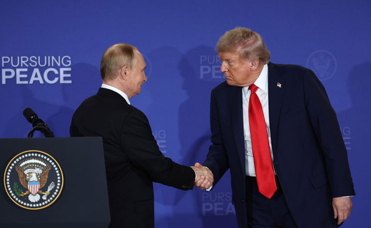 Putyin valami furcsát vehetett észre Trumpon, teljesen kiborult egy fénykép szerint