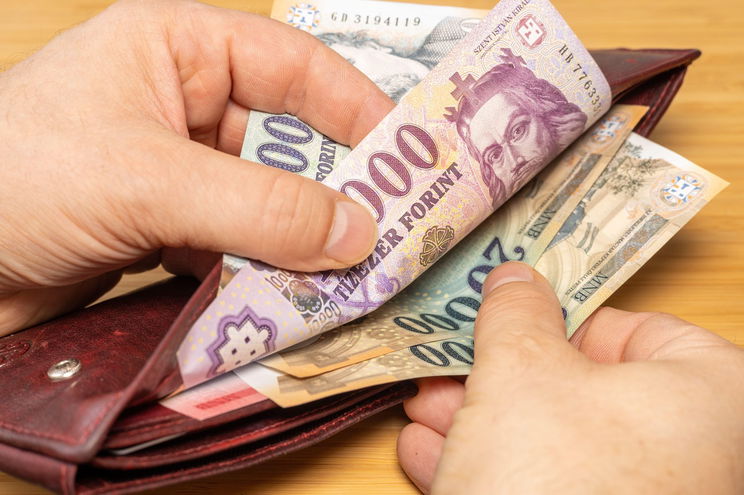 Váratlanul jön az utalás minden magyar családnak, de utána jöhet a hidegzuhany