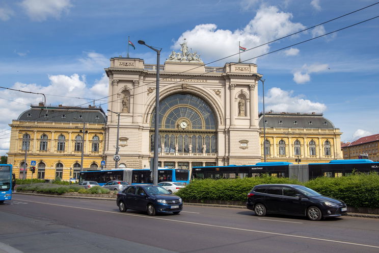 Felmentek a Keleti-pályaudvar tetejére, olyan rendkívülit láttak, amit csak kevesen az országban, eddig mindenki csak találgatott