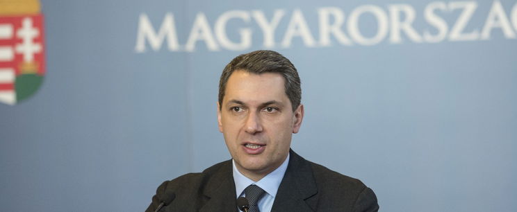 Furcsa esemény Lázár János batidai kastélyánál, röpködtek a milliókról a hírek