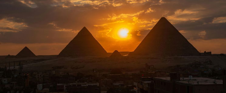 Hirtelen üvöltözni kezdett egy kislány az egyiptomi piramisban, iszonyatos dolgot talált