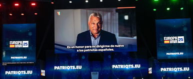 Hatalmas üvöltés töltötte be a teret a Digitális Polgári Körök Találkozóján az Arénában, Orbán Viktor beszéde előtt