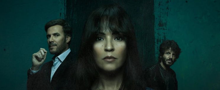 A Netflix thrillerében a manipuláció soha sem volt valóságosabb, a családi idill fekete tükrét mutatja be