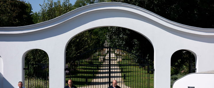 Nem akármi került hirtelen Hatvanpuszta mellé, látogatók tömegeit vonzotta
