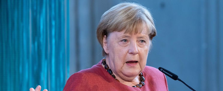Nagyon furcsa dolgot szúrtak ki Angela Merkelen a Partizán interjúban, nem értik az emberek, miért csinálta