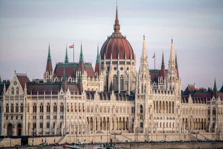 Különös alakot szúrtak ki a Parlamentben, az építők elképesztő fricskát adtak a Habsburgoknak
