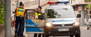 A rendőrök azt hitték, sima igazoltatás lesz szabályszegés miatt, aztán jött a sokk, nem számítottak rá mi vár rájuk az autóban