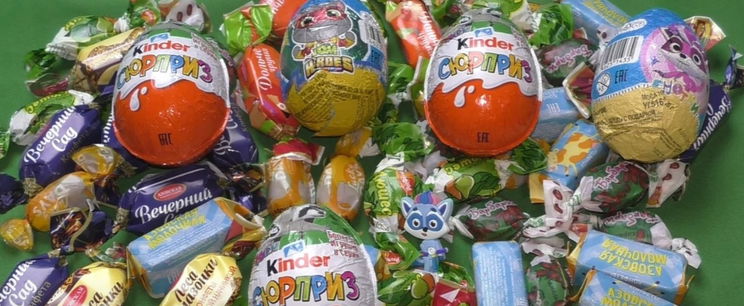 Kinyitottak egy 27 éve eldugott orosz Kinder-tojást, brutális, amit benne találtak