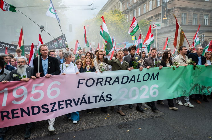 Magyar Péter menetét váratlanul szakította meg egy elképesztő jelenet, ilyen még nem történt Budapesten