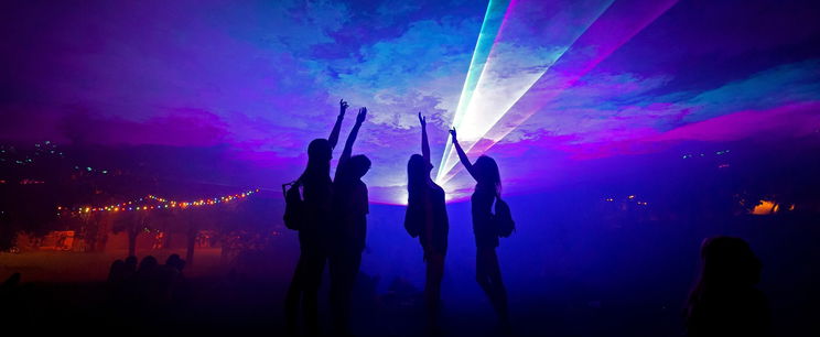 Rendkívüli neve van a Sziget Fesztivál legendás fehér hídjának, ahol embermilliók mentek már át