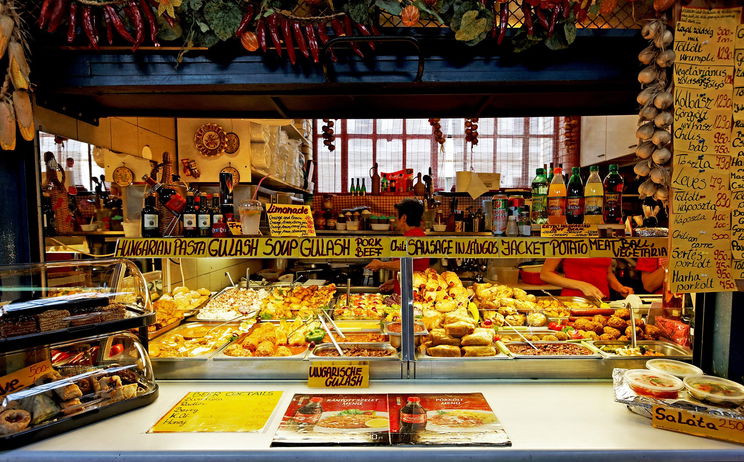 Így készül a magyarok egyik kedvenc étele, borzasztó az igazság