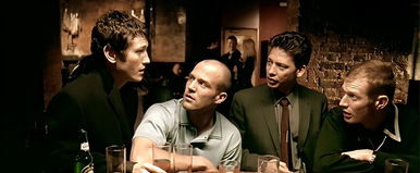 28 év után is nagyot üt Jason Statham legelső szerepe, amely Guy Ritchie rendezésével hódított a 90-es években