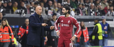 Teljes sokk, Arne Slot élő adásban trollkodta meg Szoboszlai Dominiket, azonnal kitört a röhögés a stúdióban