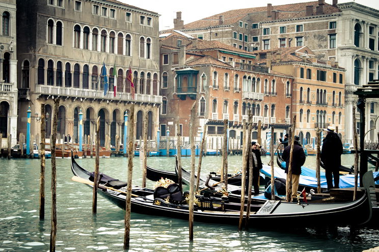 Az olasz Velence főterén óriási magyar felirat áll, 1 szó amelybe beleborzongunk