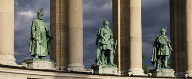 Lelepleződött a Hősök tere brutális titka, titokban 4 szobrot kicseréltek, megdöbbentő az ok