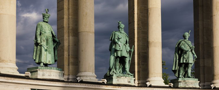 Lelepleződött a Hősök tere brutális titka, titokban 4 szobrot kicseréltek, megdöbbentő az ok