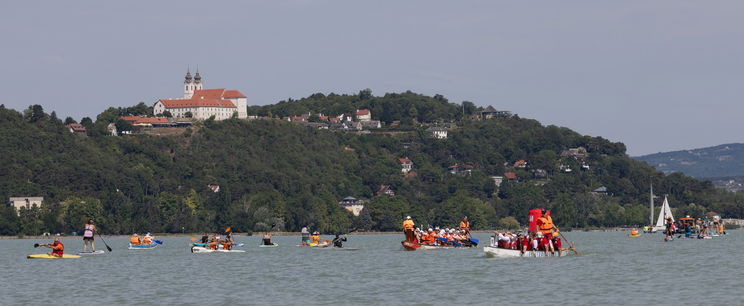 3 óriási sziget bukkant fel a Balatonból, aki látja, alig hiszi el, hogy korábban így nézett ki az ország legnagyobb tava
