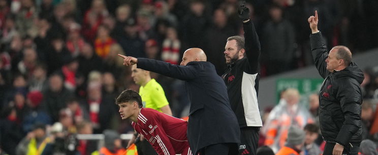 Elszólta magát Slot, veszélyben a magyar válogatott kezdőcsapata is a holland edző átokszórása miatt