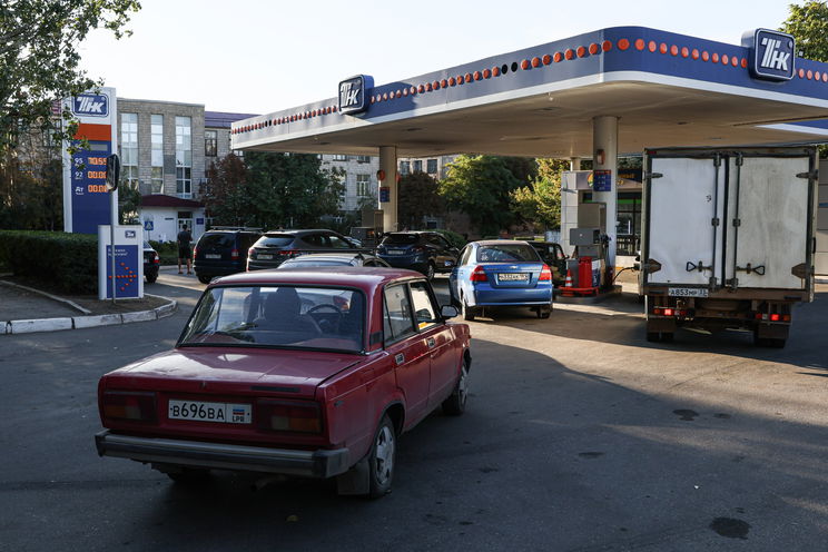 Ennyibe kerül a benzin Oroszországban, döbbenetes számot mutattak