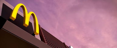 Az esztergomi Meki világszenzáció lett, a dolgozók tátott szájjal nézték, ki jelent meg az üzlet előtt