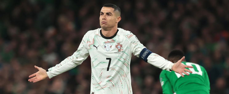 Felrobbant az ír stadion, amikor Ronaldót kiállították, brutális jelenetek a nézőtéren, ritkán látni ilyet focimeccsen