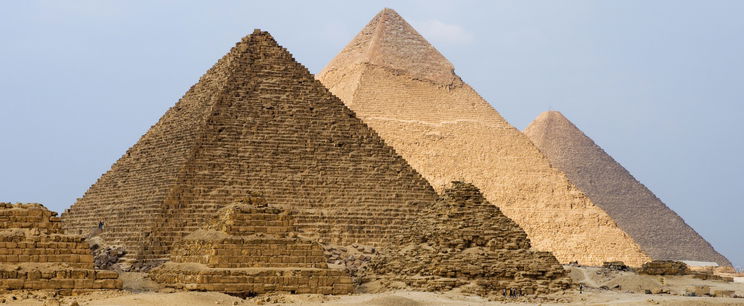 A hátsókertben épített piramist egy amerikai férfi